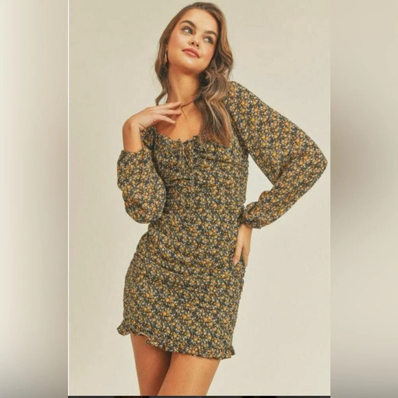 Lush‎ Black Ruched Sheath Mini Dress Size Small Yellow
Sweetheart Ruffle NEW - Picture 2 of 16